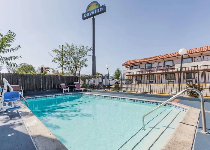 Days Inn By Wyndham Castaic Six Flags Magic Mountain