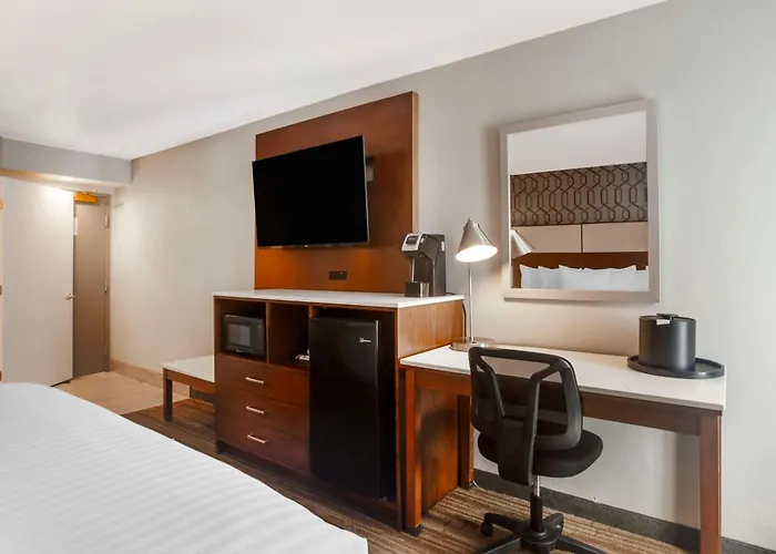 Best Western Plus Commerce Hotel